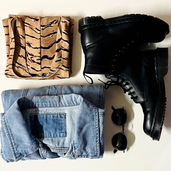 Forever 21 Light Medium Wash Oversized Denim Jacket Size L GUC - Picture 2 of 10